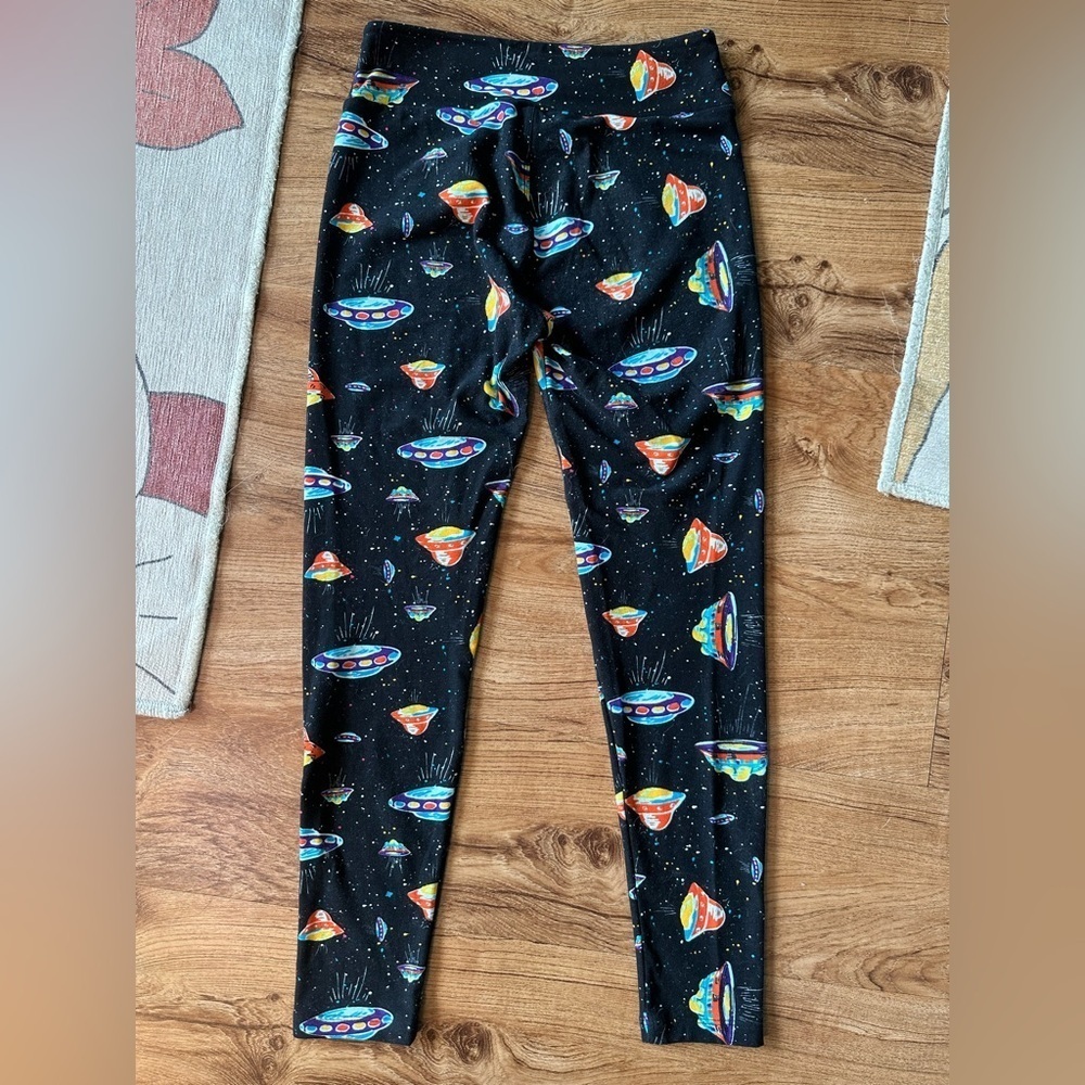 LuLaRoe UFO Alien Saucer Leggings. One Size. - Picture 5 of 5